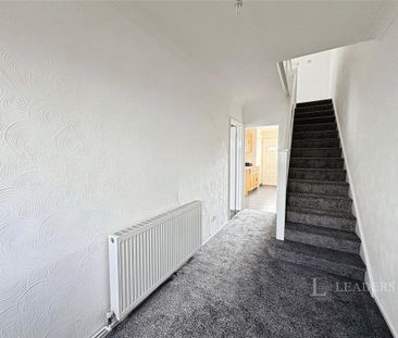 3 bedroom flat to rent - Photo 3