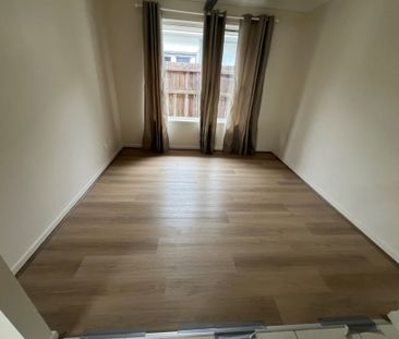 Stunning Four Bedroom +Media Family Abode Located In Yarrabilba - Photo 4