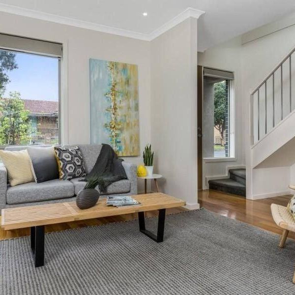 Modern sophistication in superb Ashwood pocket - Photo 1