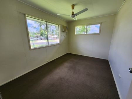 Break Lease 3-Bedroom Rental Home in Dysart 4745 QLD - Photo 5