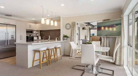 Beautiful 4-Bedroom Home with Pool & Outdoor Living in Bethlehem - Photo 4