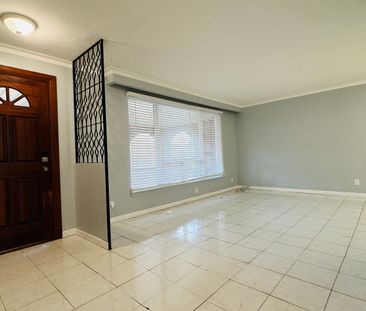 For Lease - 9762 Keele Street Unit# Main Floor, Vaughan, Ontario - Photo 4