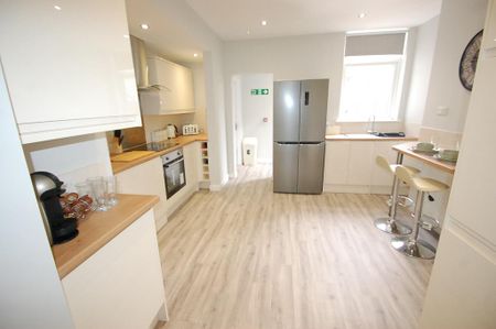 1 bedroom in a house share to rent - Photo 5