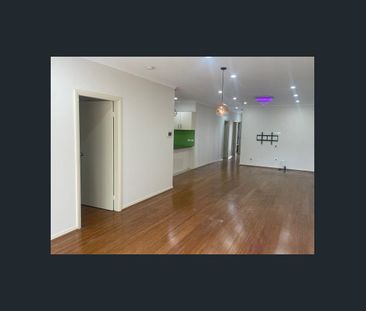 Stylish and Spacious 3-Bedroom Townhouse in Convenient Toongabbie - Photo 2