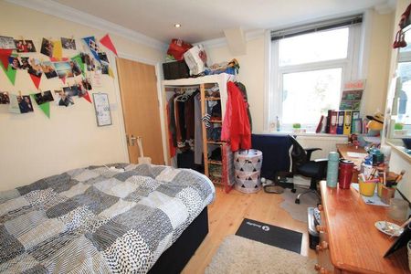 3 bedroom apartment to rent - Photo 5