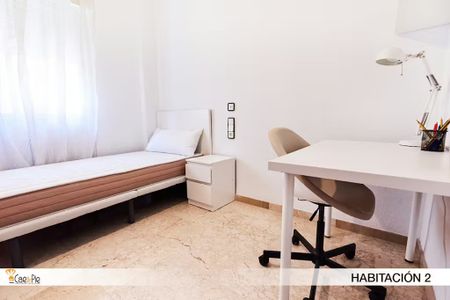 Calle Campoamor, Sevilla, Andalusia 41010 - Photo 3