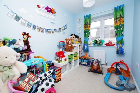 4 bedroom semi-detached house to rent - Photo 3