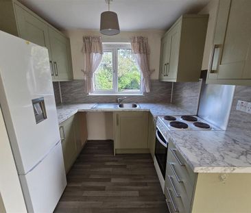 2 bedroom semi-detached bungalow to rent - Photo 6