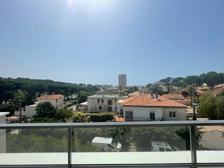 A LOUER - Appartement centre ville dans résidence très récente, standingT4 meublé avec 2 terrasses et 1 grand rooftoop - 1 garage au coeur du village Carry-le-Rouet , - Photo 5