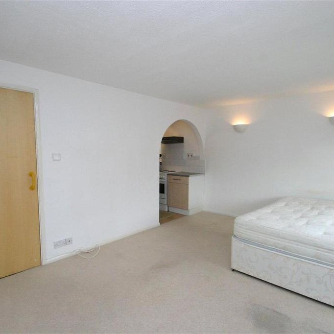 Studio to rent - Photo 1