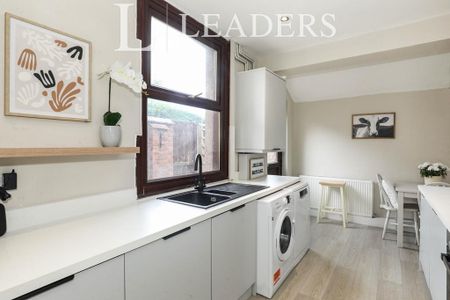 1 bedroom semi-detached house to rent - Photo 2