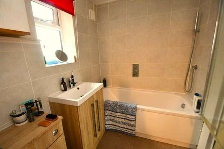 Bedroom Ground Floor Apartment In Godalming, GU7 - Photo 5