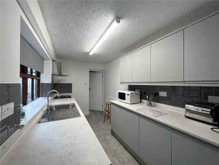 4 bedroom terraced house to rent - Photo 4