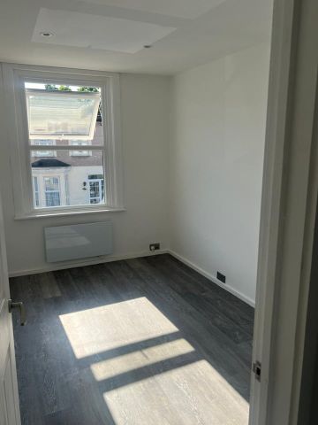 3 Bed Flat, Cobden Road, SE25 - Photo 2