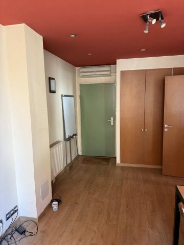 Titre : Local à louer de 57,41 m² à Suresnes - Photo 4