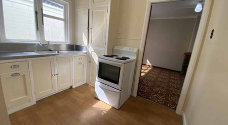 Central two bedroom apartment - Photo 5