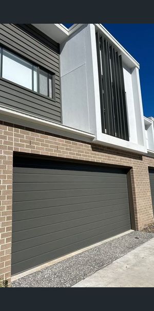 Modern Comfort Meets Tranquil Living in This Beautiful Calamvale Family Home - Photo 1