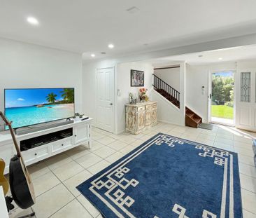 Spacious Family Living in the Heart of Woombye - Photo 4