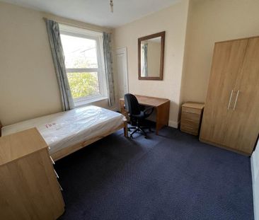 4 bedroom flat to rent - Photo 3