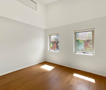 Modern 3 Bedroom Townhouse! - Photo 1