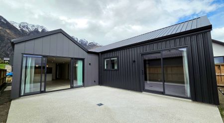 4 Bedroom, 2 Bathroom Home in Hanley's Farm - Photo 3