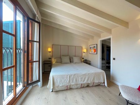 Lujoso apartamento amueblado, 2 dormitorios, terraza, parking, ascensor Casco Antiguo, Palma. - Photo 2