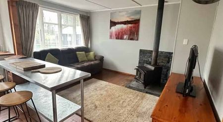 Furnished three bedroom - Photo 5