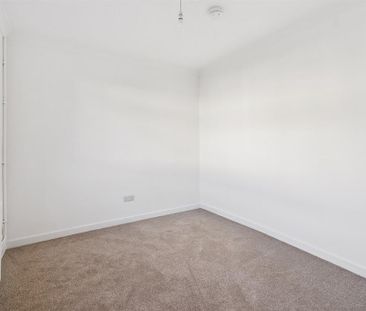 4 bedroom terraced house to rent - Photo 3