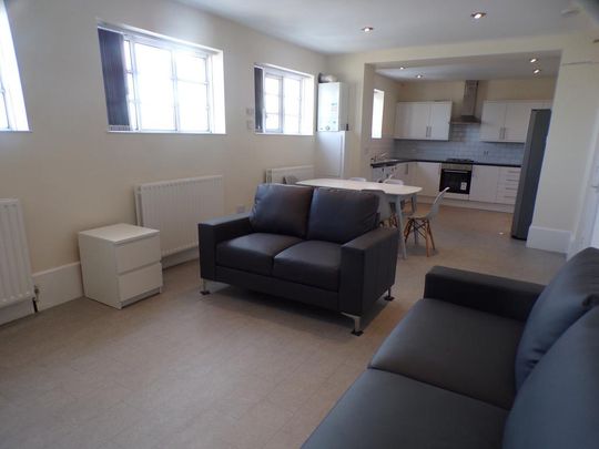 5 bedroom flat to rent - Photo 1