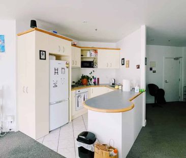 Spacious CBD Apartment - Photo 3
