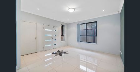 Modern Family Home with Split-System Air-Conditioning Throughout - Photo 3