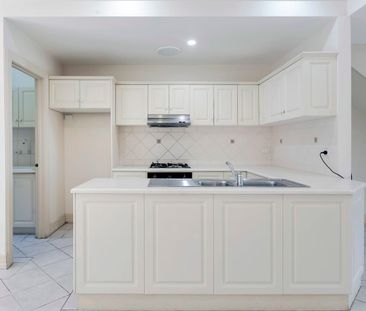 TRENDY TOWNHOUSE IN SECURE LOCATION! - Photo 3