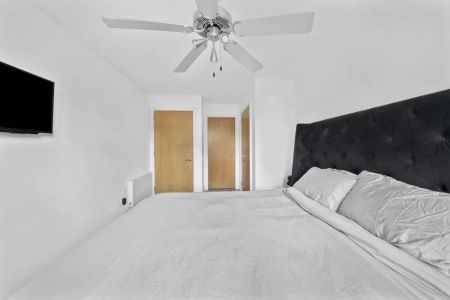 2 bedroom flat in 172 Aldersgate Street - Photo 5