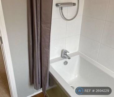 3 bedroom end of terrace house to rent - Photo 2