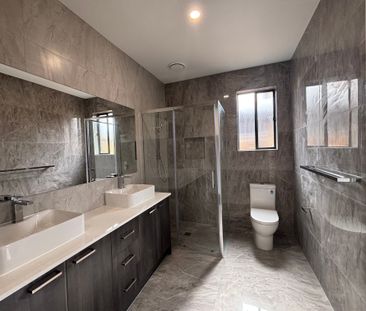 Space, Style & Security: Your Ideal Family Home Awaits - Photo 1