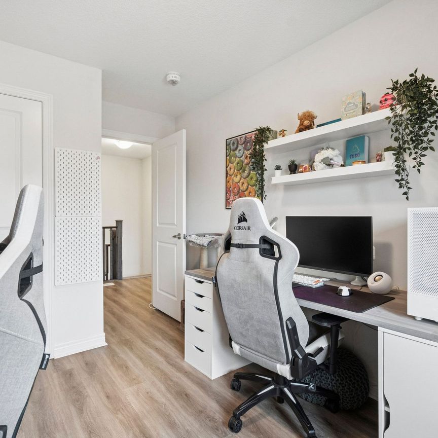 For Lease - 18 Lakefront Drive, Hamilton, Ontario - Photo 1