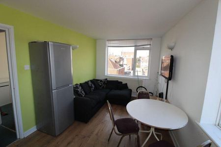 3 bedroom apartment to rent - Photo 4