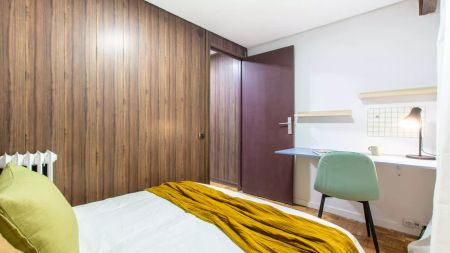 Room in a shared 10-bedroom apartment for rent in Estrella - Photo 4