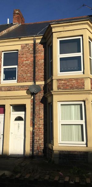 2 bedroom flat to rent - Photo 1