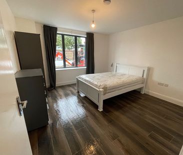Room in a Shared Flat, Warham Road, CR2 - Photo 4