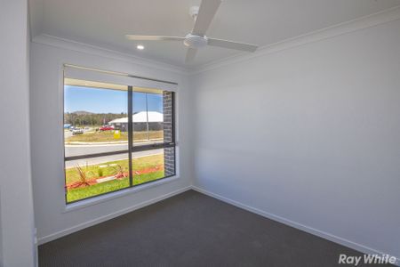 BRAND NEW 4 BEDROOM DUPLEX!! - Photo 5