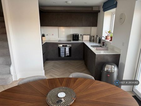 1 bedroom in a house share to rent - Photo 4