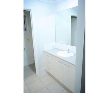 MODERN FAMILY HOME WITH SPACE & COMFORT - Photo 6