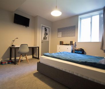 6 bedroom semi-detached house to rent - Photo 4