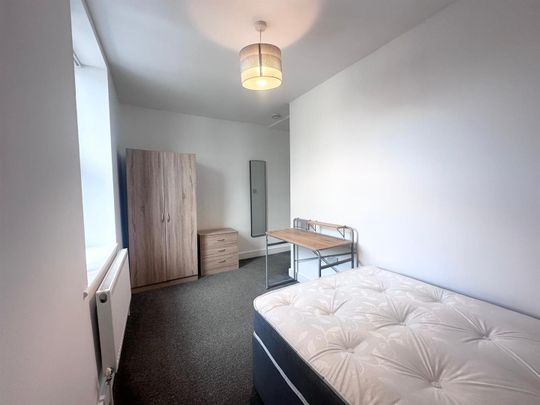 1 bed house share to rent in Renshaw Street, Burnley, BB10 - Photo 1