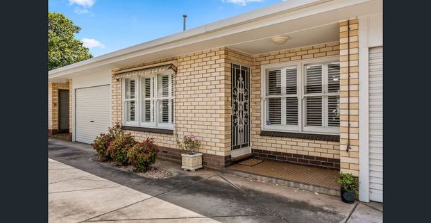 Light, Style & Modern Comfort by the Coast - Photo 1