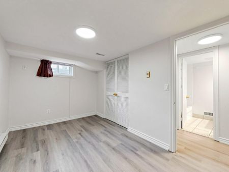For Lease - 2163 King Road Unit# D, King, Ontario - Photo 2