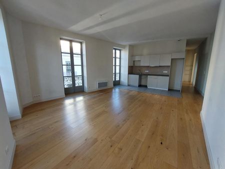 location Appartement F3 DE 66.77m² À NIMES - Photo 3