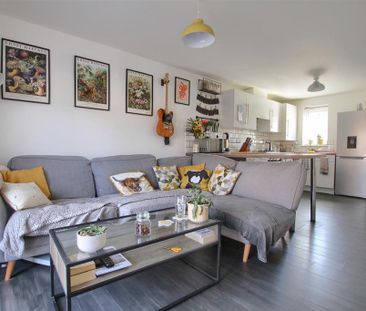 3 bedroom semi-detached house to rent - Photo 5