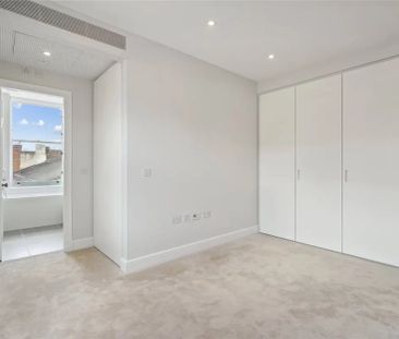 3 bedroom flat in London - Photo 5